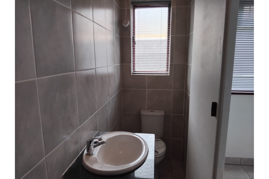 4 Bedroom Property for Sale in Zeekoevlei Western Cape